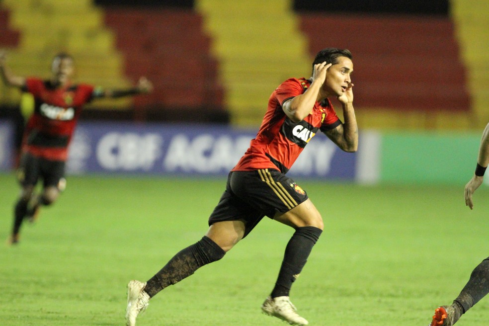 Everton Felipe marcou contra o Botafogo no Brasileir&atilde;o  (Foto: Marlon Costa/ Pernambuco Press)