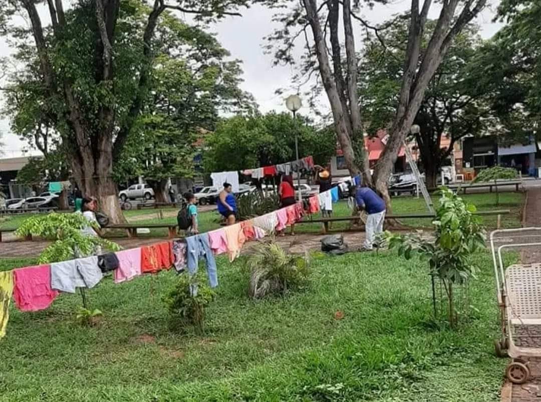 Com lema 'Quem pode doa, quem precisa leva', ONG Bem Viver em Prata realiza varal de doações