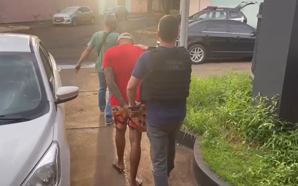 Jovem preso suspeito de matar ex-vereador José Humberto de Lima — Foto: Polícia Civil/Divulgação