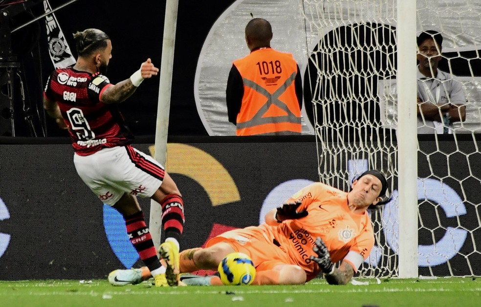 Cássio destaca dedicação do Corinthians em primeira final contra o Flamengo: 