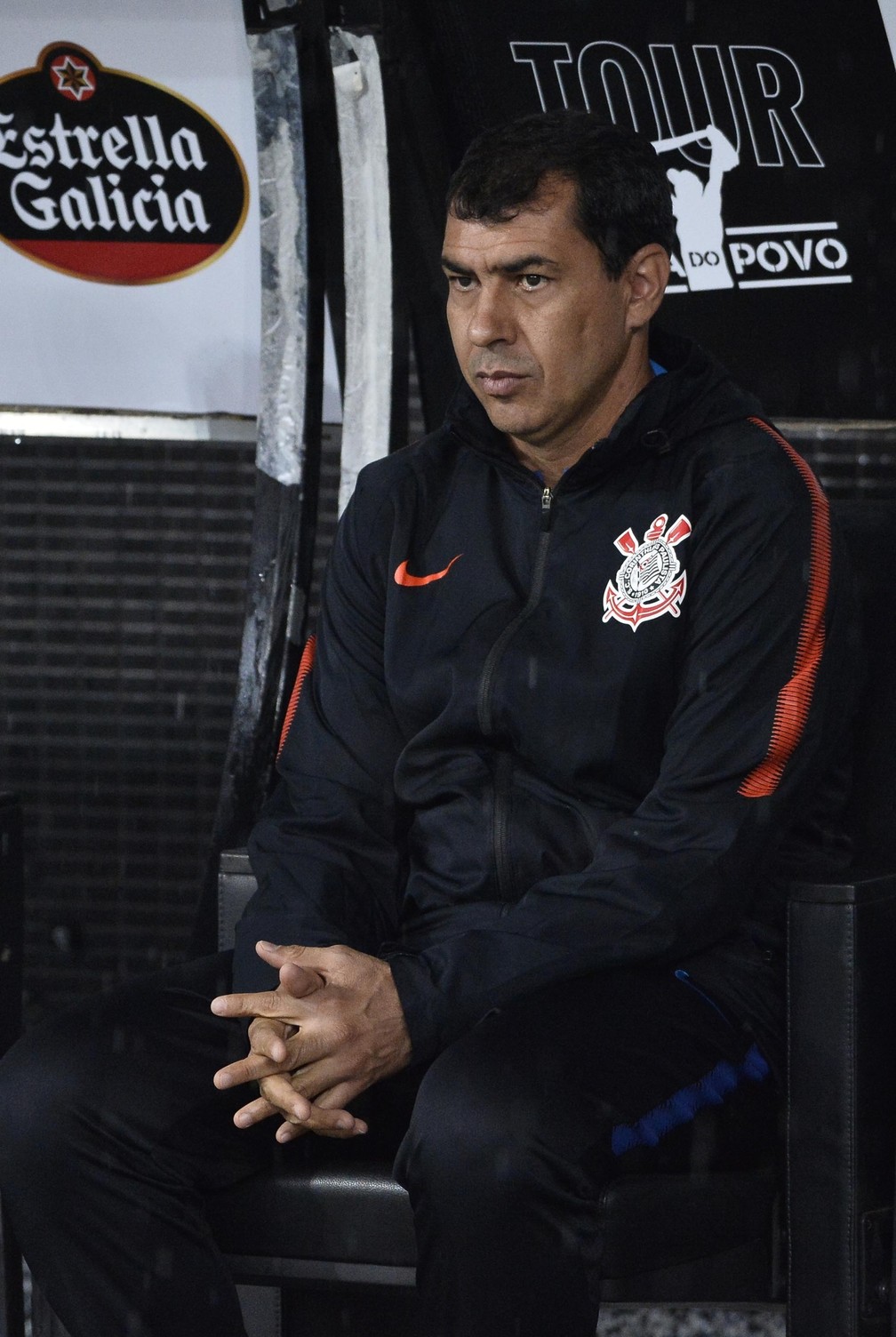 Fábio Carille na partida contra o Atlético-MG — Foto: Marcos Ribolli