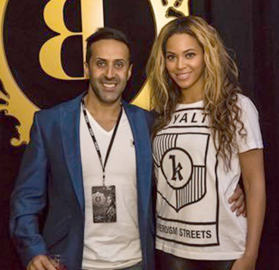 Mansoor Hussain com Beyoncé (Foto: reprodução)