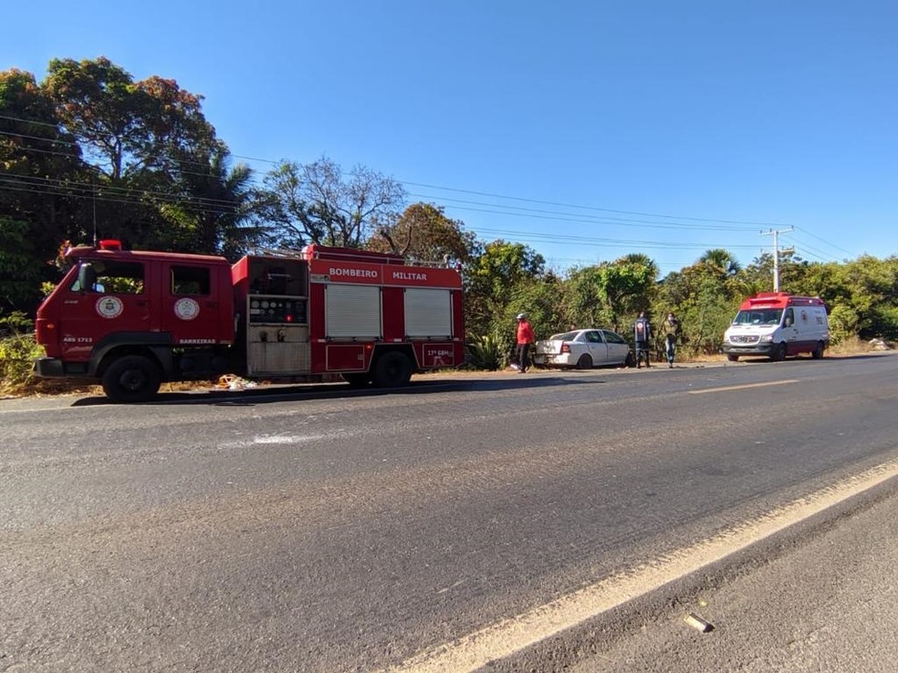 Duas pessoas morrem acidente entre carros na BR-020, no oeste da Bahia — Foto: Corpo de Bombeiros
