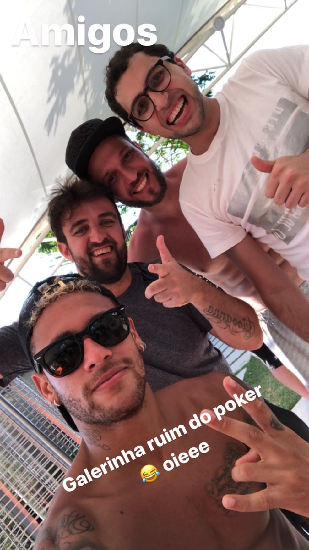 Neymar e amigos (Foto: Reprodução / Twitter)