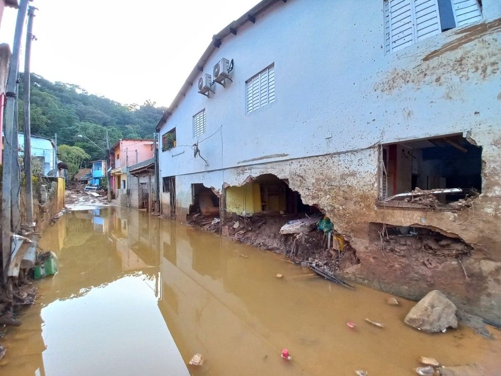 Tragédia no litoral de SP: Prefeitura de São Sebastião inicia demolição de casas condenadas pelas chuvas — Foto: José Eymard/TV Vanguarda
