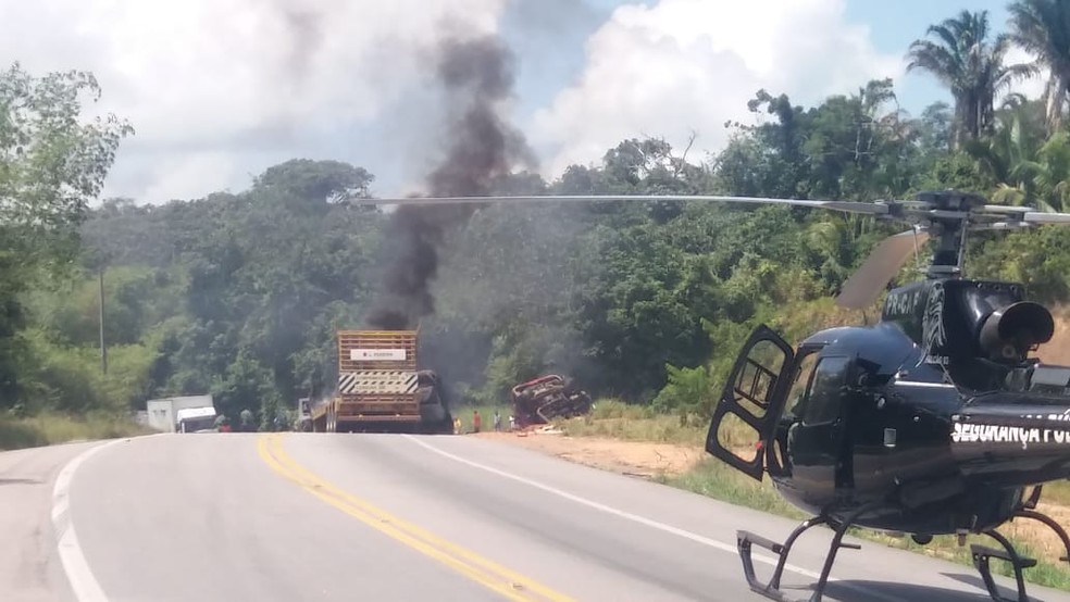 Acidente entre carretas na rodovia BR-101, em Pilar, Alagoas — Foto: PRF/Ascom