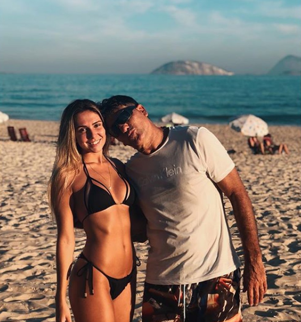 Praia e proximidade da família podem pesar em caso de uma eventual proposta do Flamengo — Foto: Instagram / Reprodução 