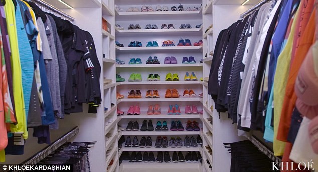 O closet organizado por cor (Foto: Reprodução)