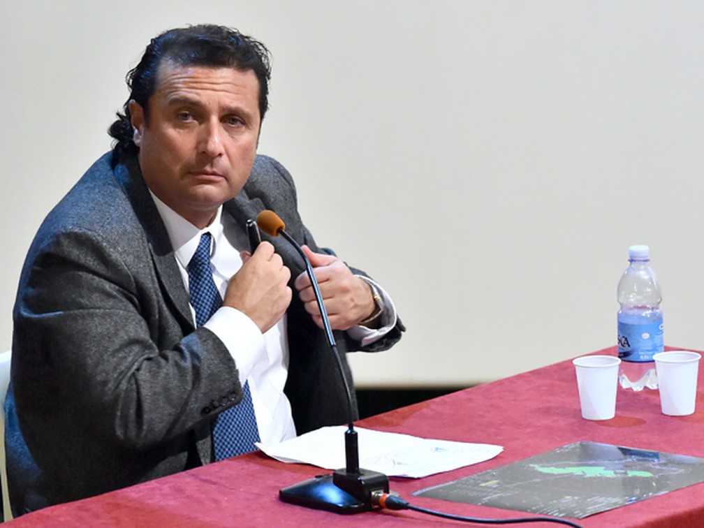 O capitão do Costa Concordia, Francesco Schettino, durante seu julgamento em Grosseto, na Itália, em dezembro de 2014 — Foto: AFP Photo/Giuseppe Cacace