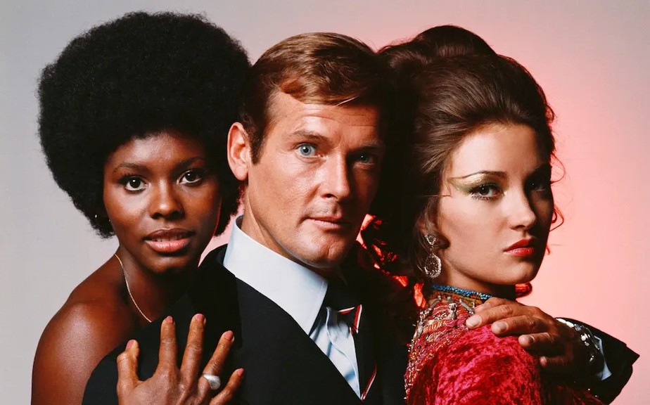 Gloria Hendry, Roger Moore e Jane Seymour em 'Com 007 Viva e Deixe Morrer'