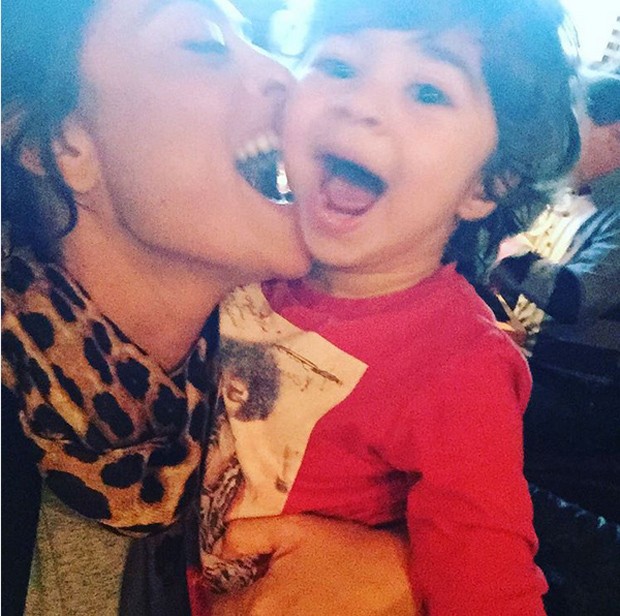 Juliana Paes faz graça com o filho e encanta fãs (Foto: Reprodução Instagram)