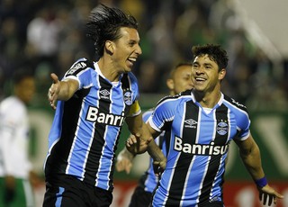 Mito, Geromel vai do gol contra à Seleção e coroa escolha pelo Grêmio
