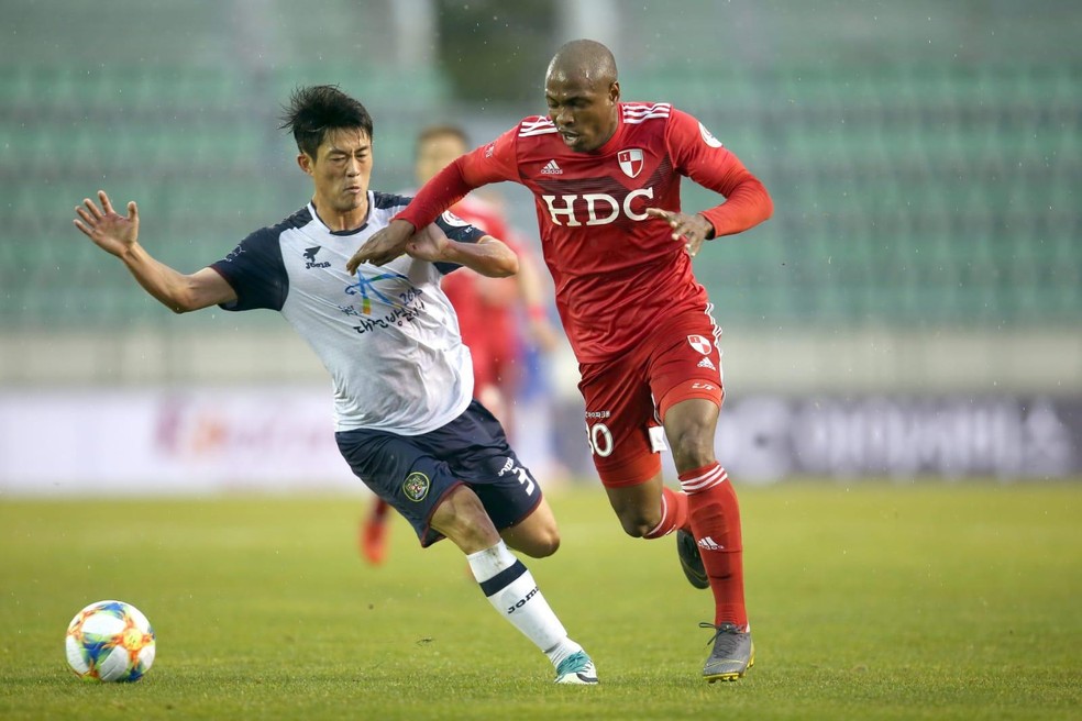 Diego Maurício em ação pelo Busan IPark — Foto: Divulgação