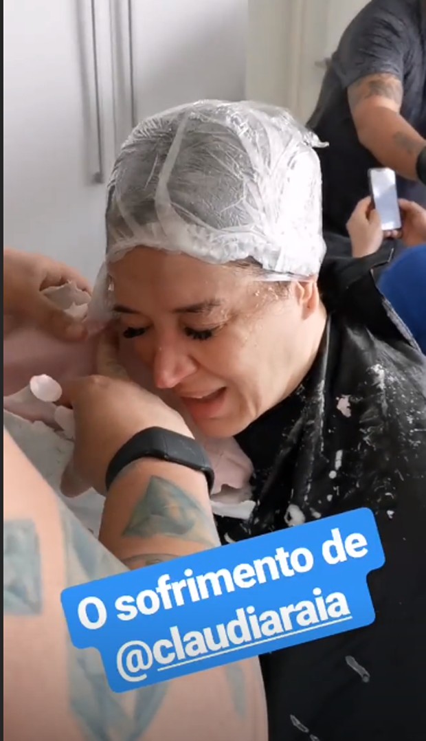 Claudia Raia faz molde do rosto (Foto: Reprodução/Instagram)