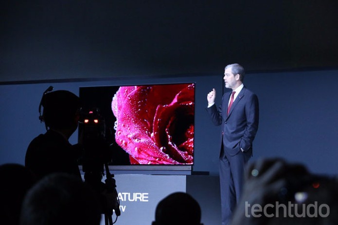 LG mostrou TVs 4K de 65 a 77 polegadas com alto nível de contraste (Foto: Thassius Veloso/TechTudo)