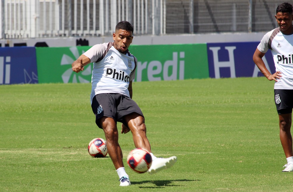 Yuri apresentou sintomas depois de ter viajado com o time de ônibus — Foto: Diego Almeida/PontePress