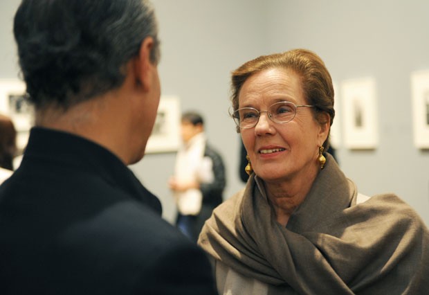 Martine Franck, em foto de abril de 2010 feita durante uma exposição de fotos de Cartier-Bresson no MoMA, em Nova York (Foto: Stan Honda/AFP)
