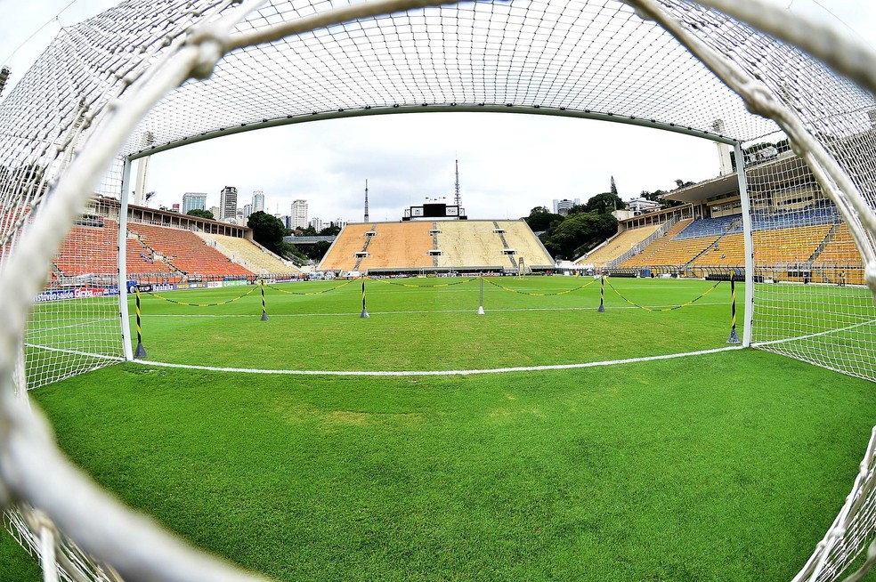 FederaÃ§Ã£o confirmou pela manhÃ£ o Pacaembu como palco de Bragantino x Corinthians (Foto: Marcos Ribolli)