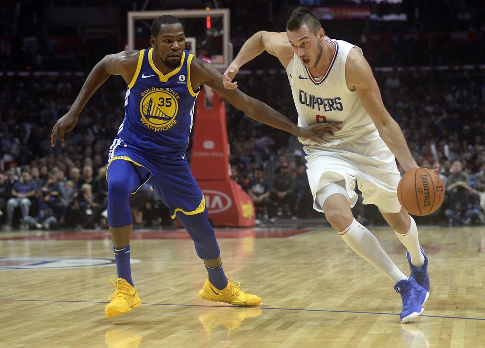Gallinari bem que tentou, mas os Warriors de Durant estavam em noite inspirada (Foto: Reuters)