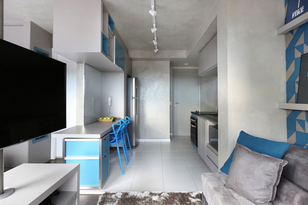 Primeiro apartamento de jovem tem 34 m², decoração industrial e pop art (Foto: Mariana Orsi/Divulgação)