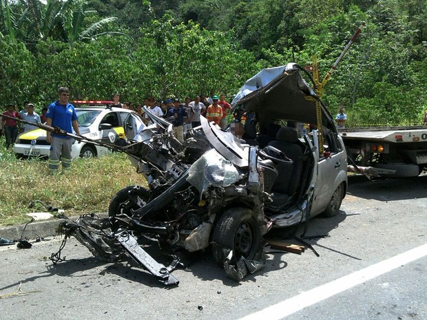 Acidente mata três, fere um e deixa carro irreconhecível em Itariri, SP (Foto: Eduardo Pires/Arquivo Pessoal)