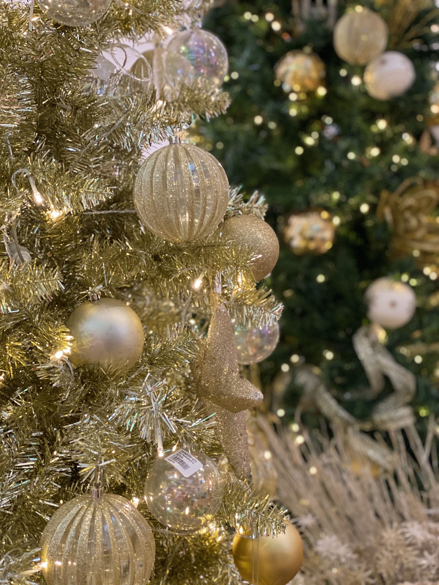 Descubra Os Segredos Da Decoração De Natal: Árvore Vermelha E Dourada