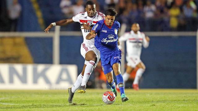 Gonzalo Carneiro na partida contra o SÃ£o Caetano