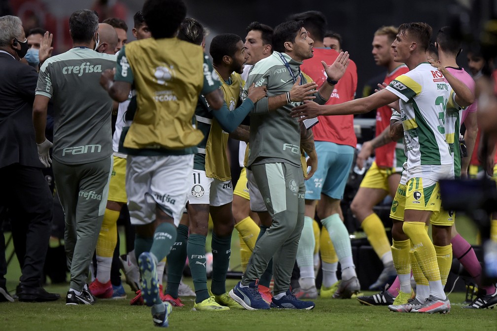 Após polêmicas, penalidades e disputa por título, Palmeiras reencontra o Defensa y Justicia na Libertadores