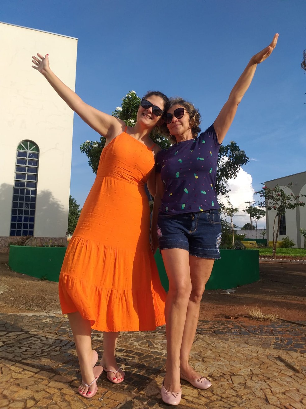 Rogéria acompanha a sogra Maria Elcilene nas sessões de quimioterapia no Unacom — Foto: Arquivo pessoal