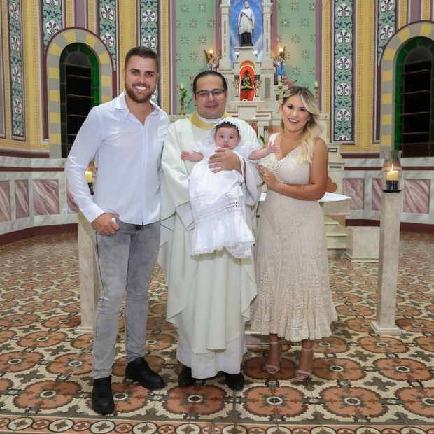 Batizado de Angelina, filha de Natália Toscano e Zé Neto, foi realizado no interior de SP (Foto: Livia Cardoso)