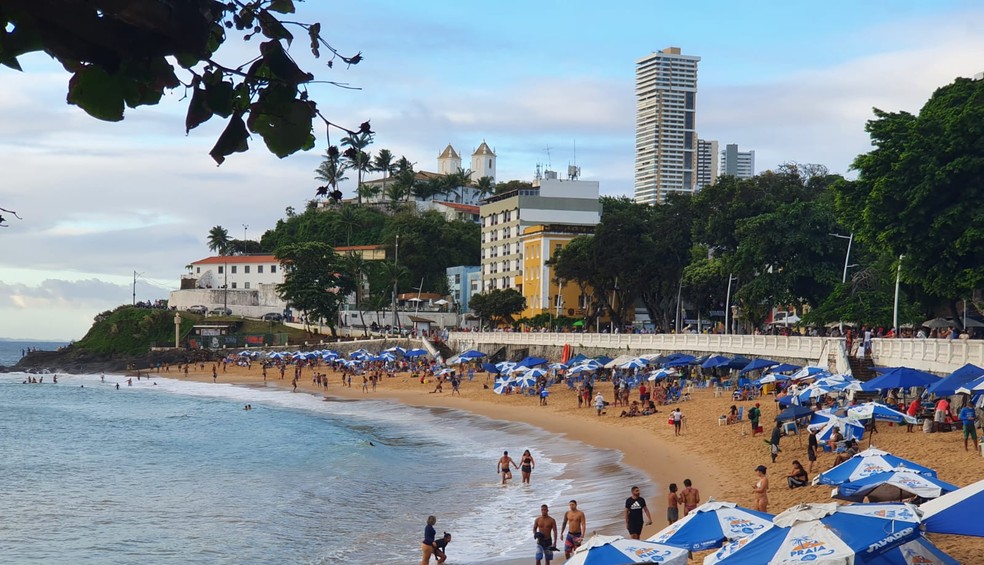 Praia do Porto da Barra, em Salvador &mdash; Foto: Mateus Simoni/TV Bahia 