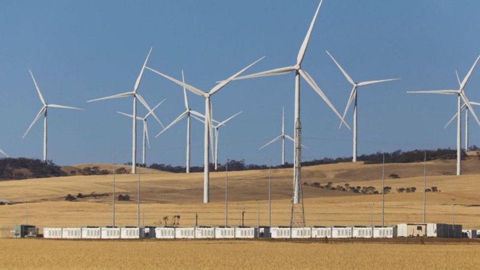 Atualmente, a maior bateria do mundo é a Hornsdale Power Reserve, no sul da Austrália — Foto: Alamy via BBC