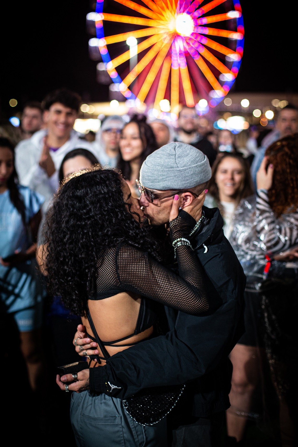 Love in Rio. A roda-gigante deixa o beijo no festival ainda mais romântico — Foto: Hermes de Paula/Agência O Globo