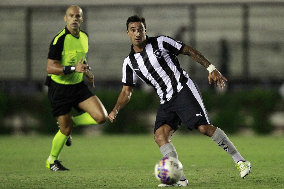 Último uruguaio antes de Aguirre, Salgueiro fez 29 jogos e um gol (Foto: Vitor Silva/SSPress/Botafogo.)
