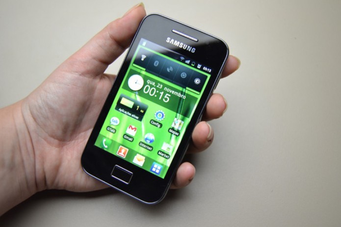 Galaxy Ace, smartphone Android lançado em 2011 pela Samsung (Foto: Stella Dauer/TechTudo)