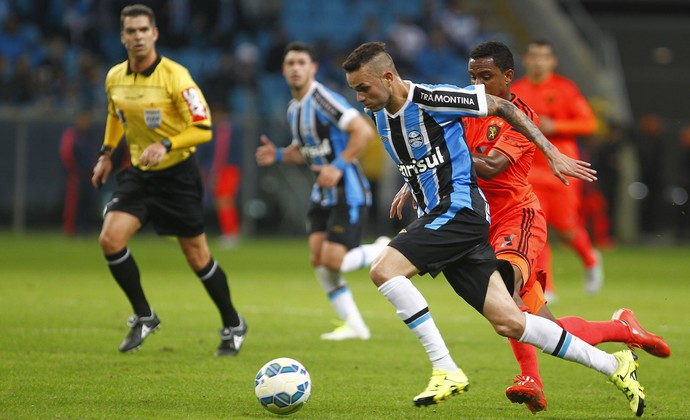 Mais caçado do Brasileirão, Luan vira também maior caçador do Grêmio