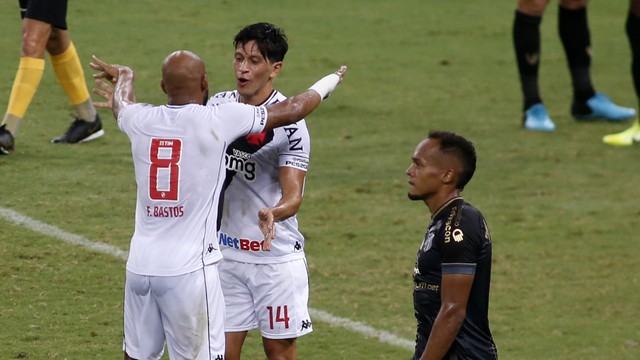Cano e Fellipe Bastos comemoram gol, Ceará x Vasco, Brasileirão
