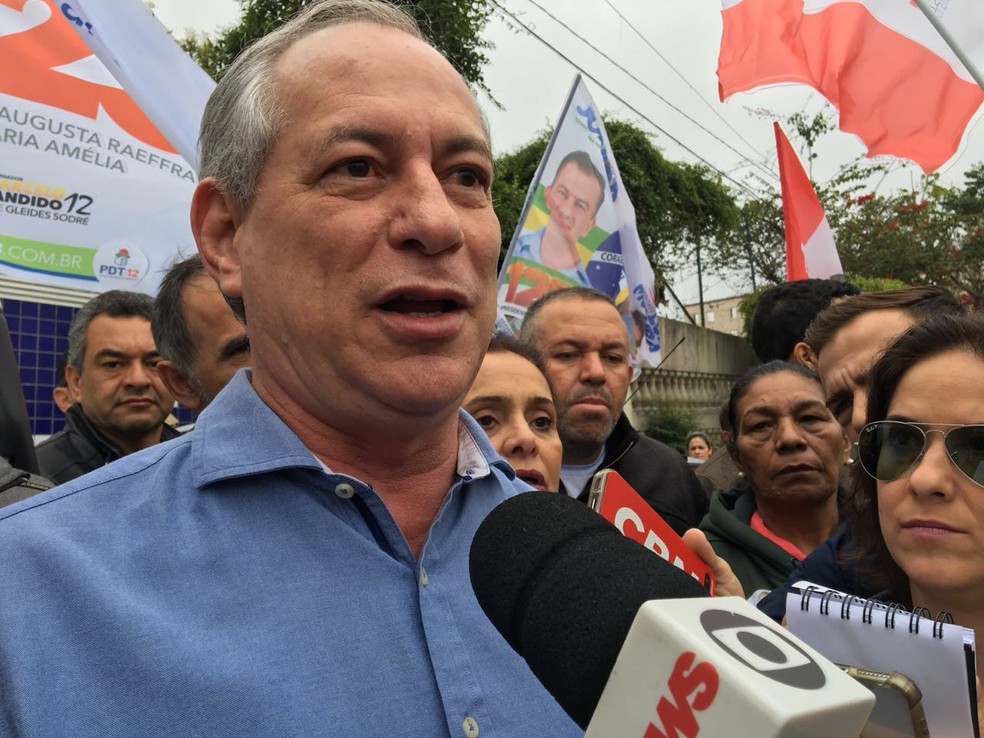 Ciro Gomes fez campanha neste domingo em Itaquera, na Zona Leste (Foto: Gabriela Gonçalves/G1 )