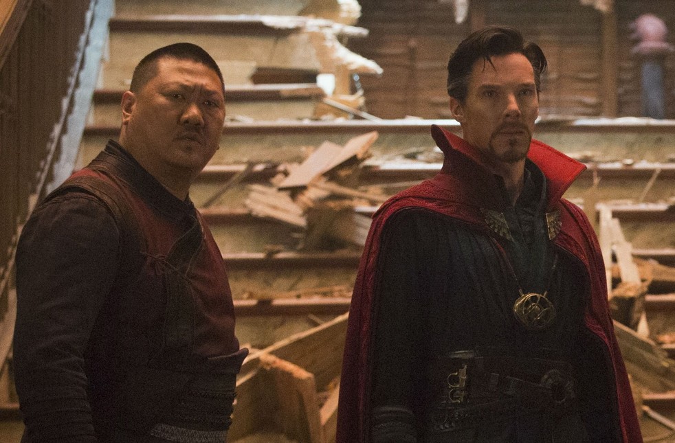 Benedict Wong e Benedict Cumberbatch em cena de Vingadores: Guerra Infinita (2018) (Foto: Reprodução)