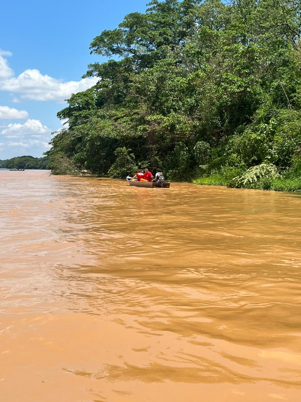 Pescador cai de barco e morre afogado no Rio São Francisco em MG