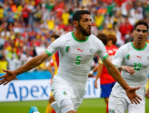 Djabou gol Argélia x Coreia (Foto: Reuters)