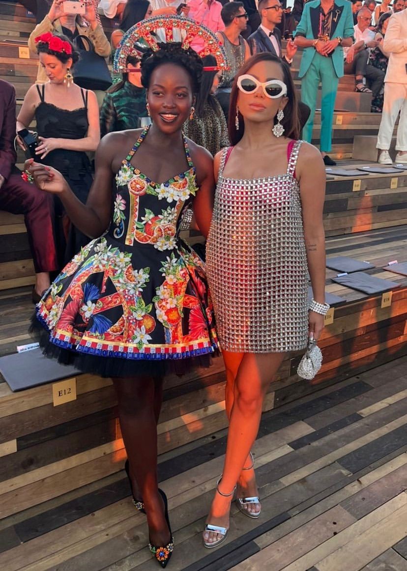 Anitta e Lupita Nyong'o em desfile na Itália (Foto: Reprodução/Instagram)