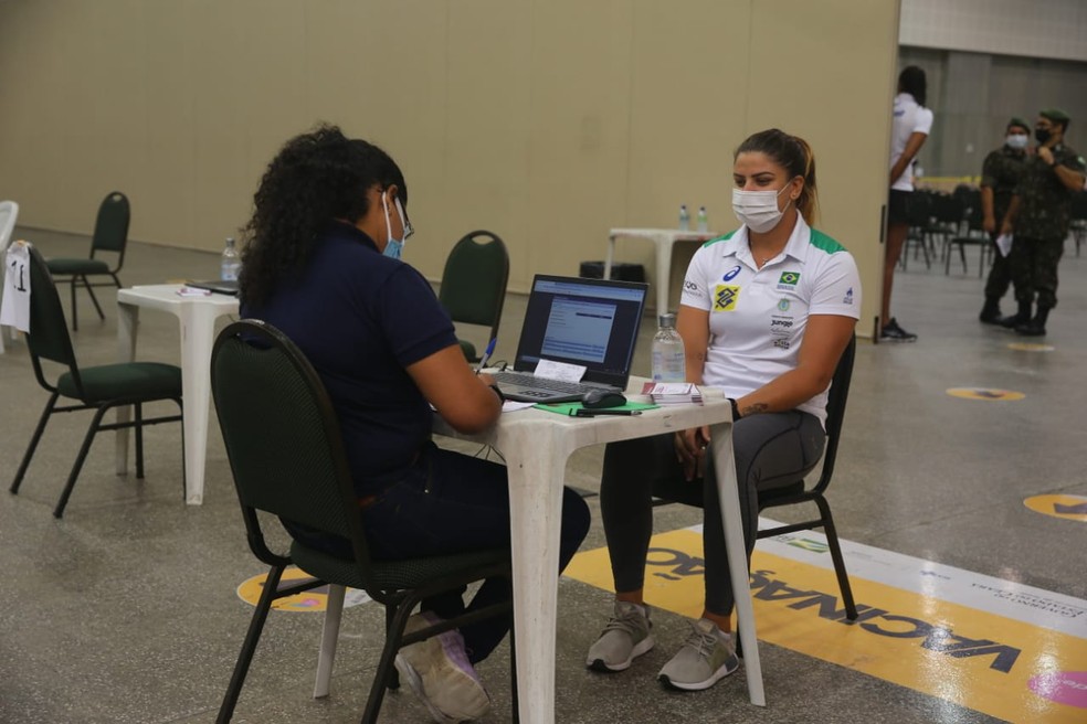 Atletas olímpicos são vacinados contra Covid-19 em Fortaleza — Foto: Fabiane de Paula/SVM