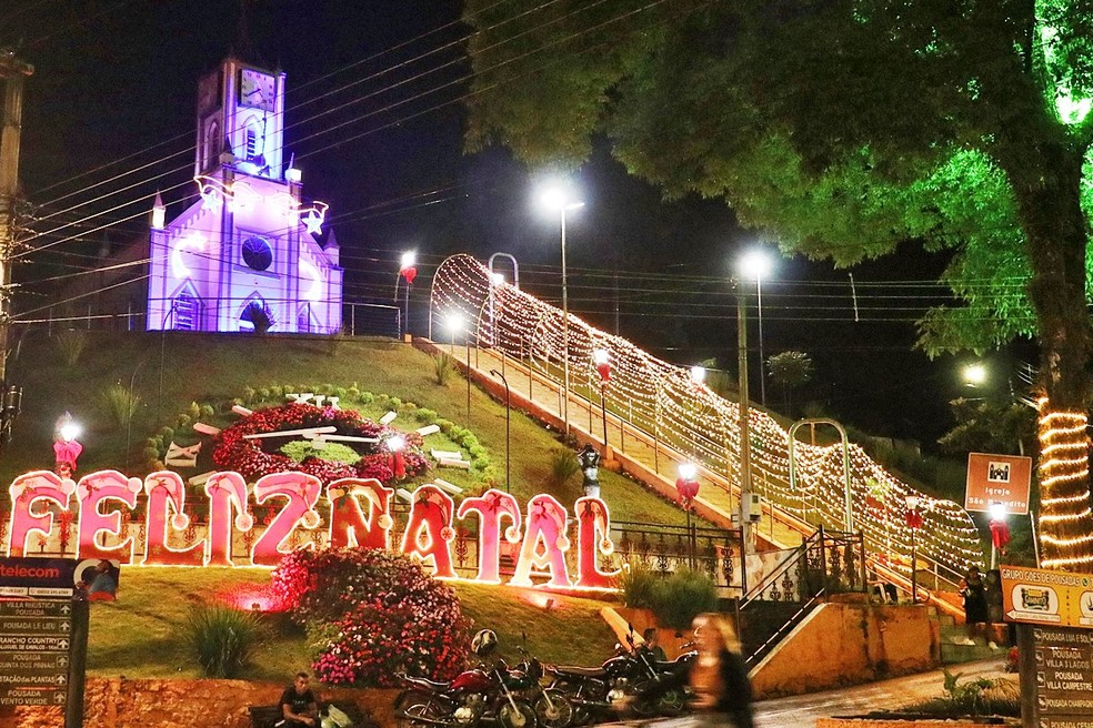 Decoração iluminada e presépio mecanizado animam o Natal em Santo Antônio  do Pinhal, SP | Vale do Paraíba e Região | G1