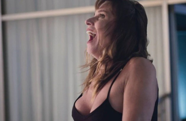 Aline (Paula Burlamarqui) teve uma cena com orgasmos múltiplos em 'Verdades secretas' 2 (Foto: Reprodução)