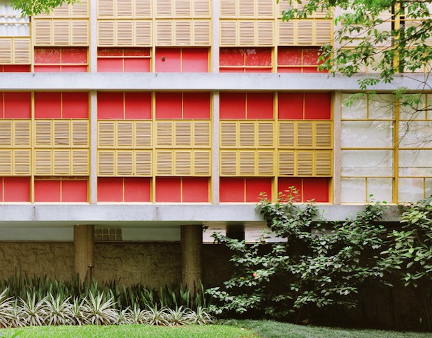 A fachada colorida e simétrica é, com certeza, um dos grandes destaques do Louveira até hoje (Foto: Pedro Kok / Reprodução)