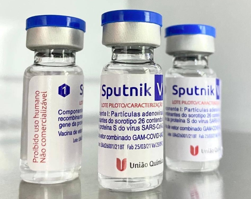 Imagem de frascos da vacina Sputnik V . — Foto: Reprodução/Facebook/Embaixada da Rússia no Brasil