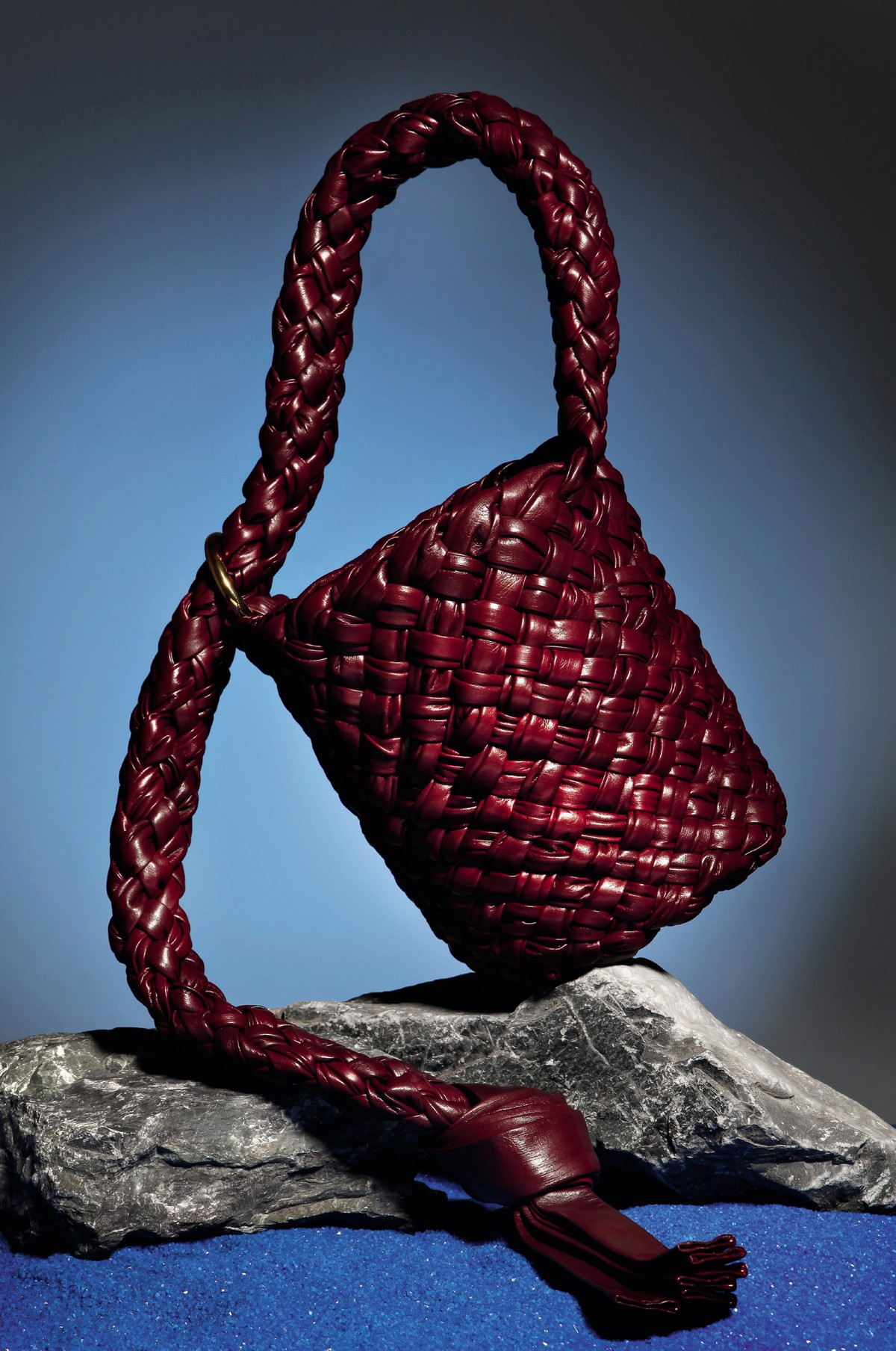 Tendência verão 2023 BucketBags com trabalho artesanal são aposta da