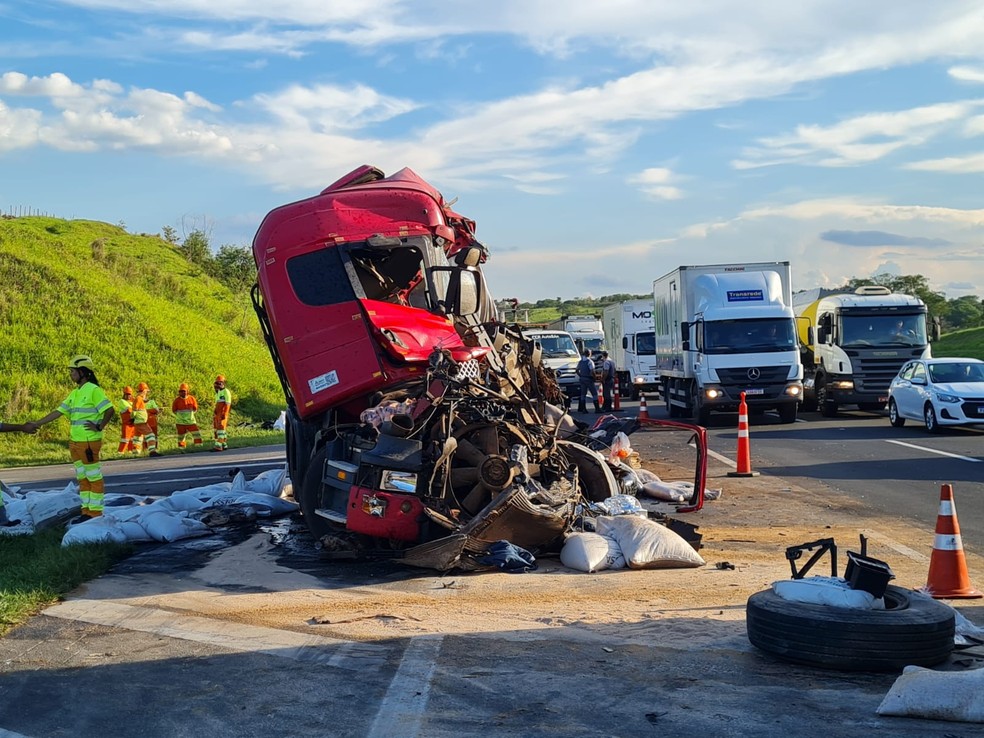 Acidente deixa um morto na Rodovia Adalberto Panzan, em Campinas — Foto: André Cavalcante/EPTV