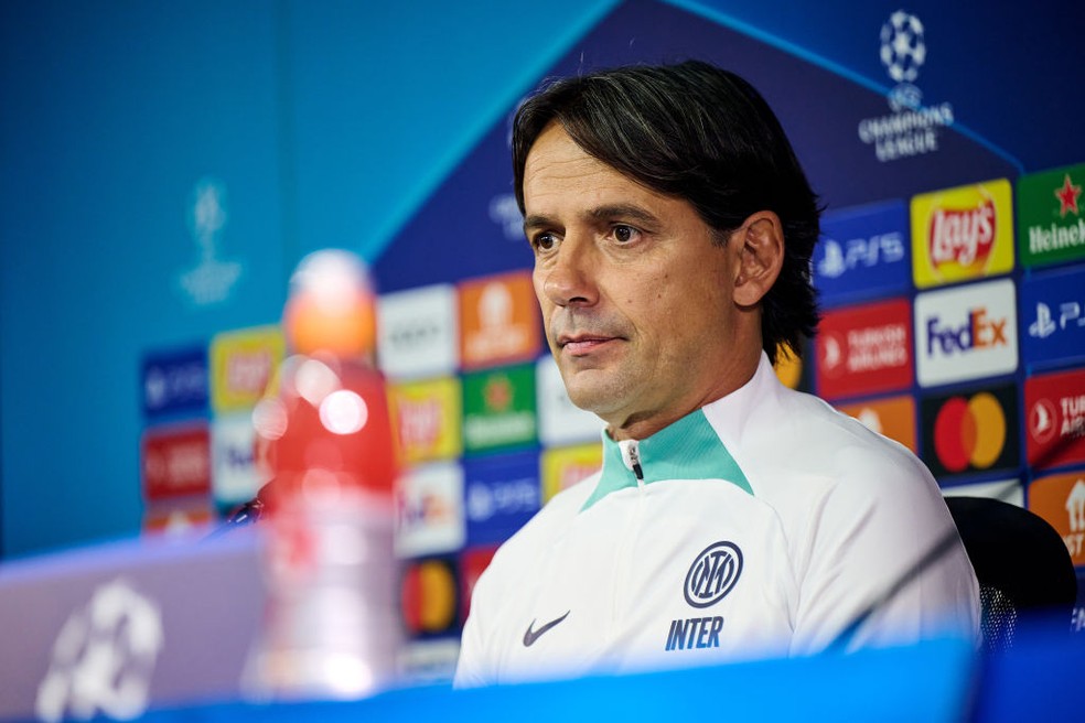 Simone Inzaghi, técnico da Inter de Milão, durante entrevista coletiva da Champions League — Foto: Getty Images